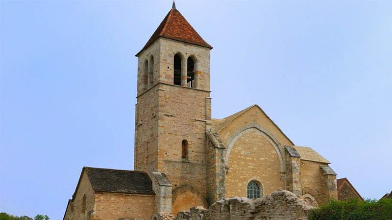 Prieuré de Lancharre, vestiges et église romane