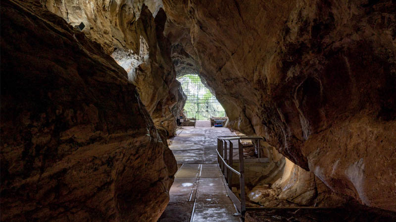 Grottes d’Azé, galerie souterraine et rivière fossile