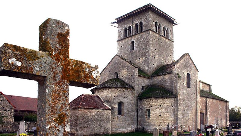 Église romane de Malay dans le Clunisois