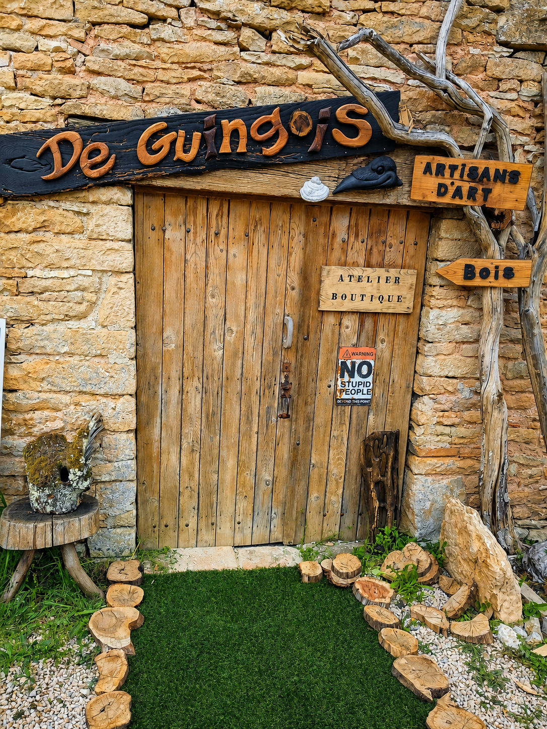 Atelier de sculpture sur bois à Brancion