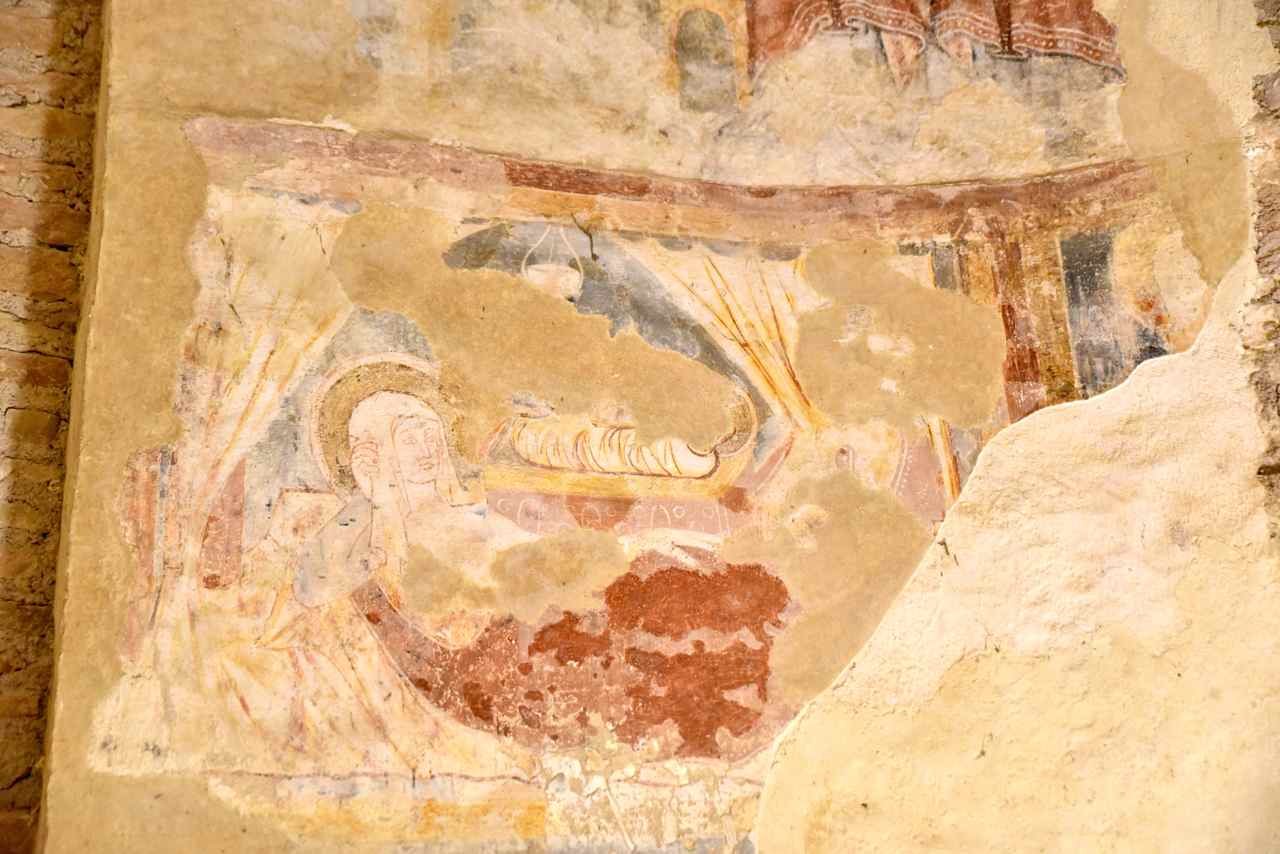 Nativité, peinture murale médiévale dans l’église Saint-Pierre de Brancion